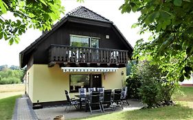 Helles Ferienhaus Im Landhausstil Fuer Bis Zu 10 Personen